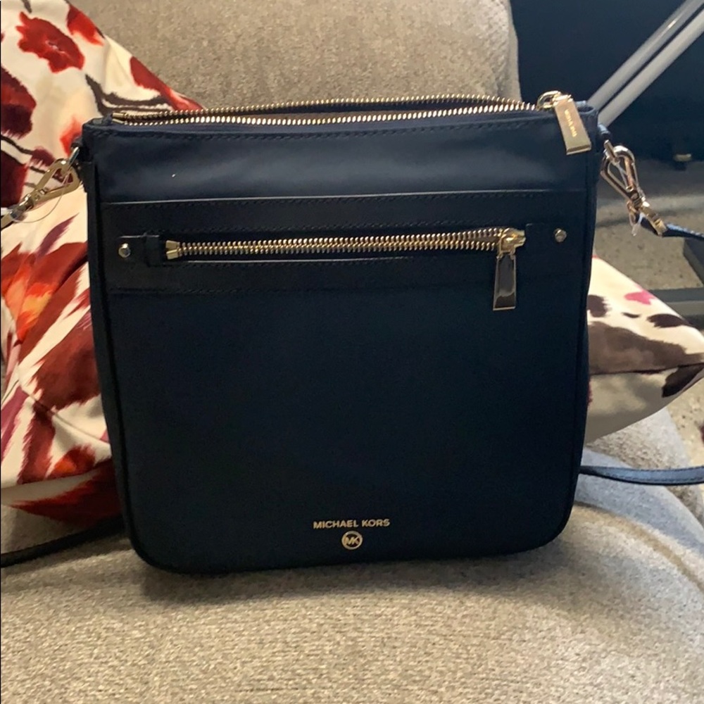 Micheal Kors crossbody purse
